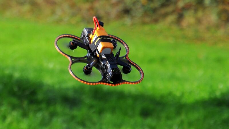 SpeedyBee Bee25, le test d’un cinewhoop 4S haut en couleurs à équiper en DJI O3