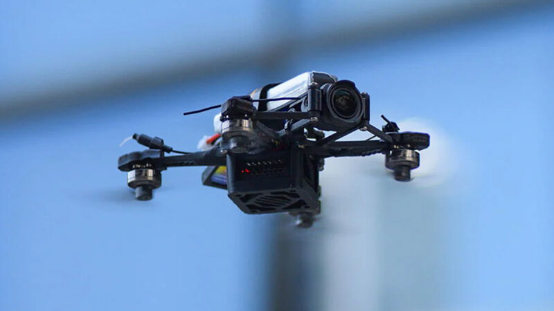 NewBeeDrone SavageBee Pusher 3p en DJI O3, un nano drone FPV prévu pour filmer