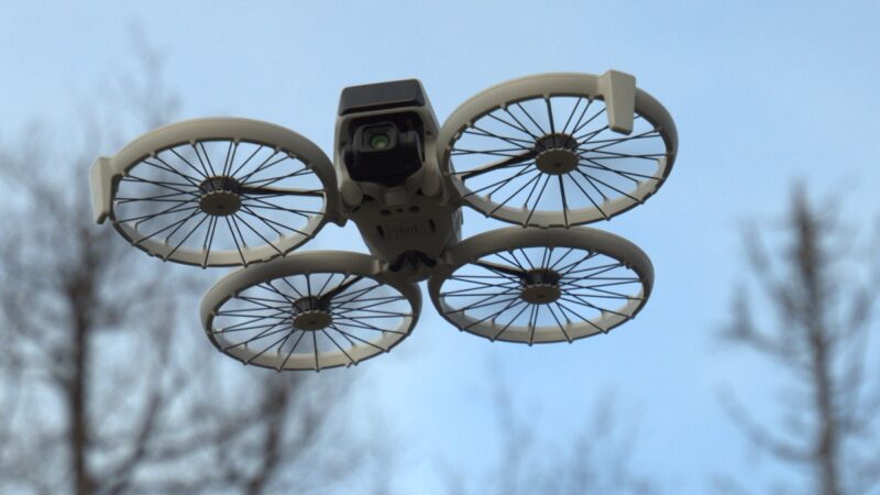 DJI Flip : le test d’un drone de classe C0 équipé d’origine avec des protections d’hélices