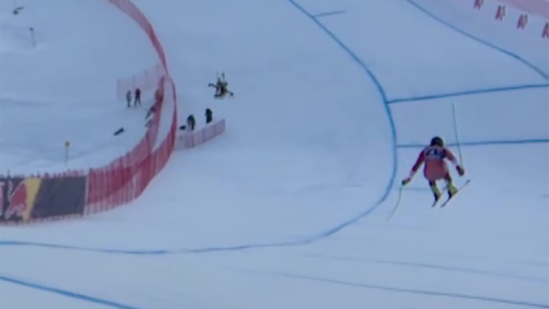 La chute d’un skieur sur une piste autrichienne filmée par un drone FPV 