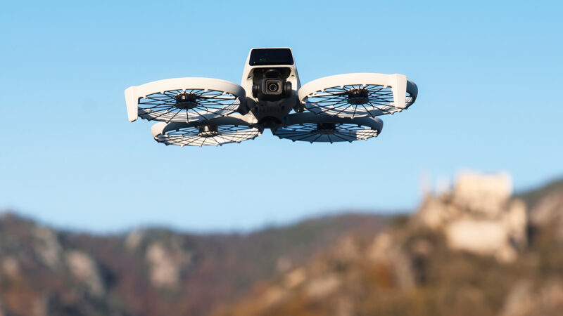 DJI Flip : la mise à jour V01.00.1300 ajoute la fonction vidéo Dolly Zoom