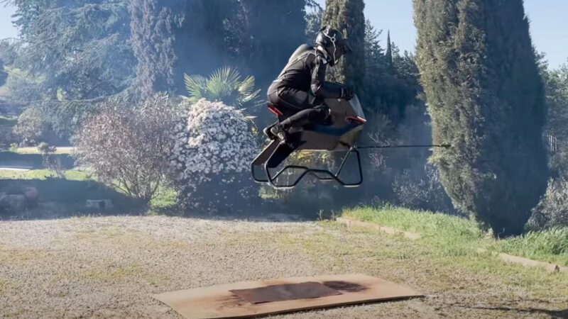 Volonaut : la moto volante Airbike en vol, avec le son, et l’ouverture des précommandes à $880.000