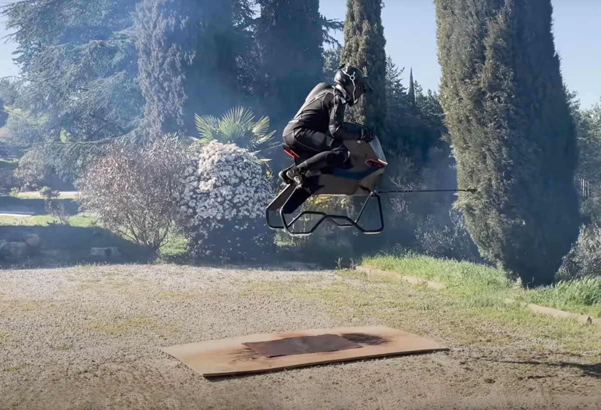 Volonaut : la moto volante Airbike en vol, avec le son, et l’ouverture des précommandes à $880.000
