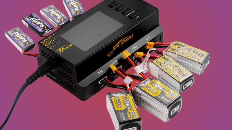 Tattu TA300 : un chargeur pour 8 batteries 2S à 4S, simultanément