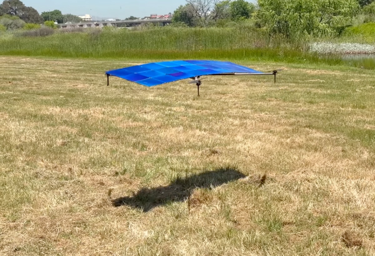 Un drone alimenté par l’énergie solaire : ça fonctionne ? (par Luke Maximo Bell)