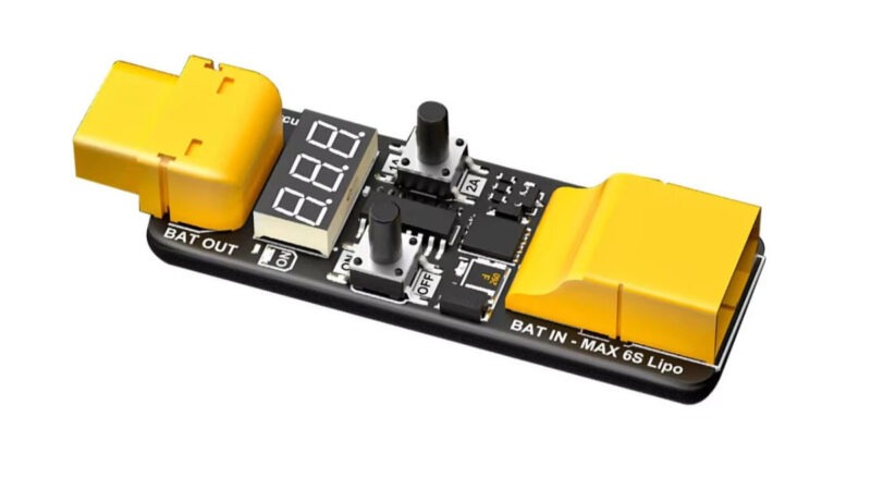 SpeedyBee propose le Short-circuit protector, un smoke stopper jusqu’à 6S avec indication de la tension