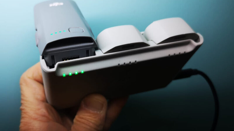 Astuce : les batteries du DJI Neo 2 peuvent être chargées avec le hub du Neo 1