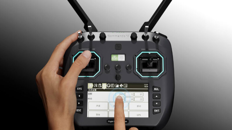 iFlight Commando 14 GemX, une radiocommande ExpressLRS double bande 868 MHz/2.4 GHz 