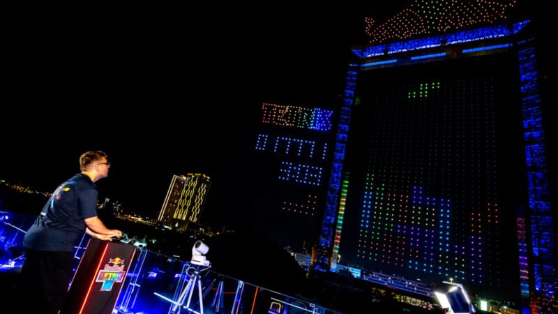 Red Bull : 2800 drones pour jouer à Tetris en grand format