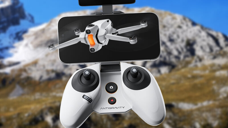 Antigravity propose un pack avec le drone 360° A1 et une radiocommande classique