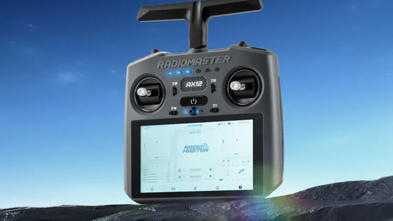 RadioMaster présente la AX12, une radiocommande ExpressLRS sous Android avec entrée et sortie HDMI